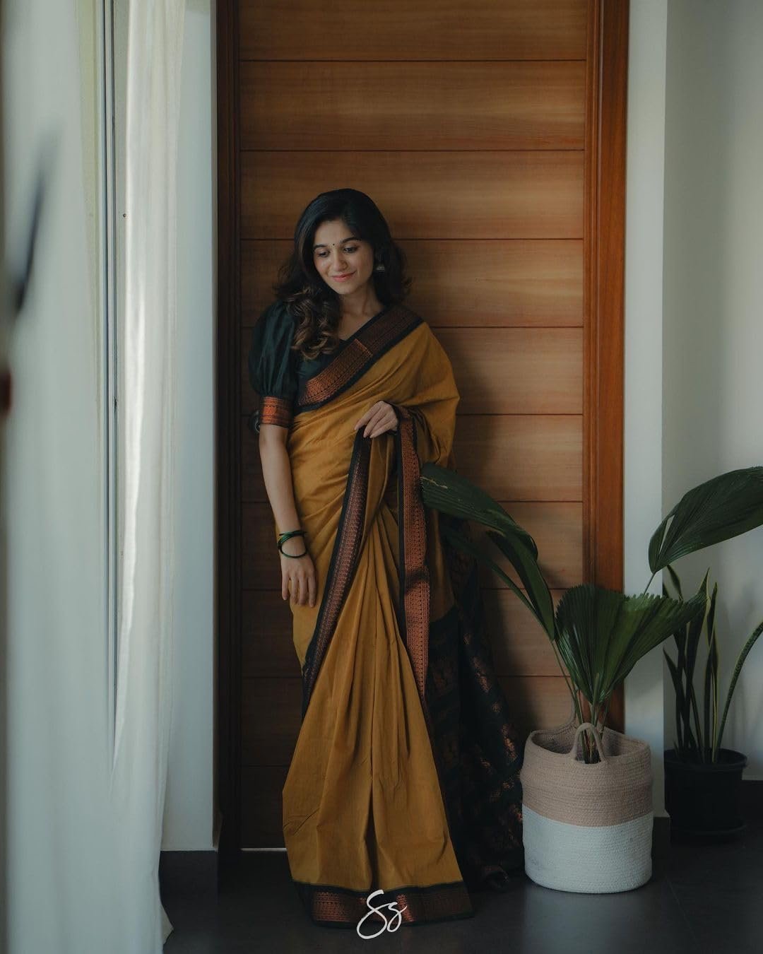 Yellow Women's Kanjivaram Soft Silk Saree With Blouse Piece (GOLD) - Image 4